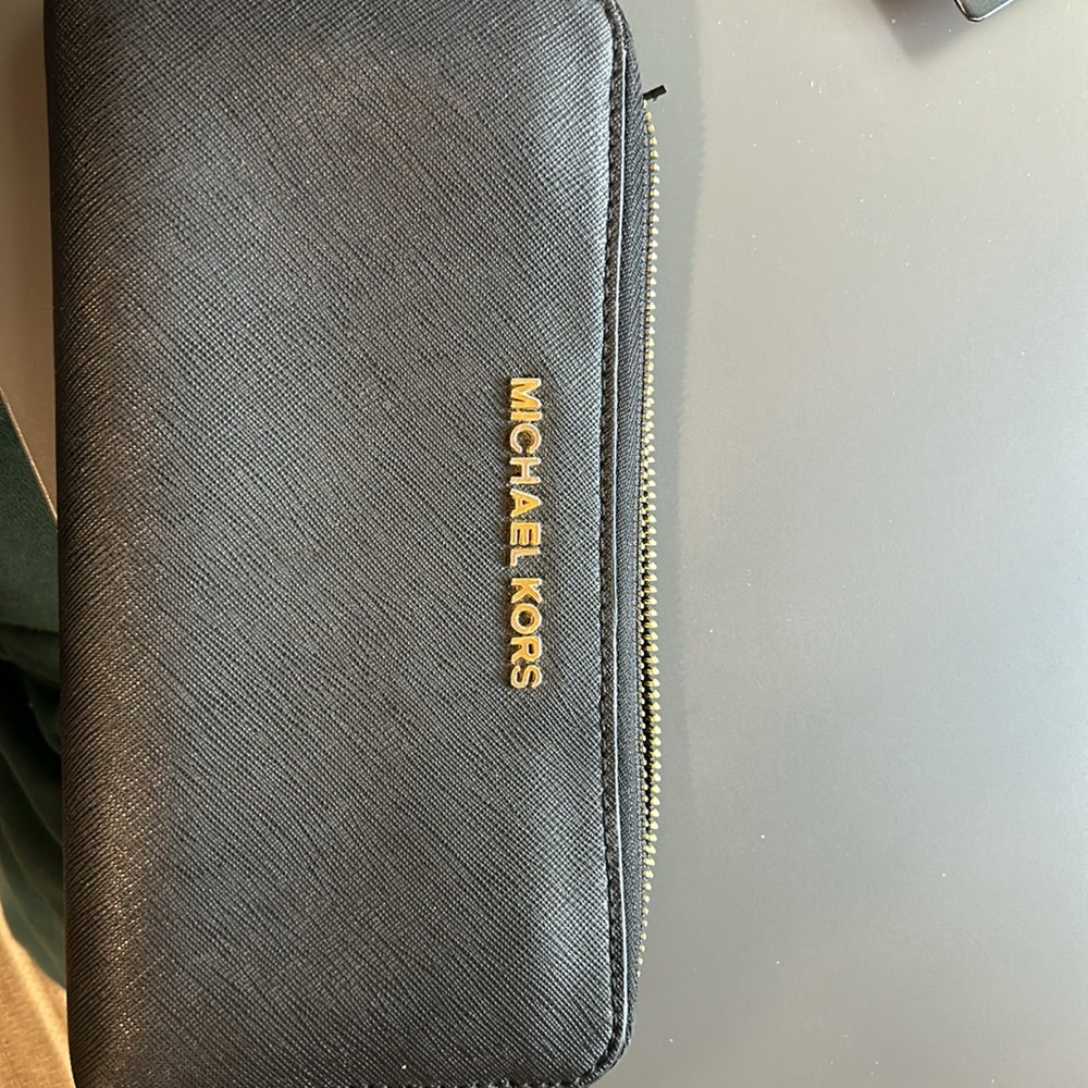 Authentic Michael koors wallet - Picture 2 of 6